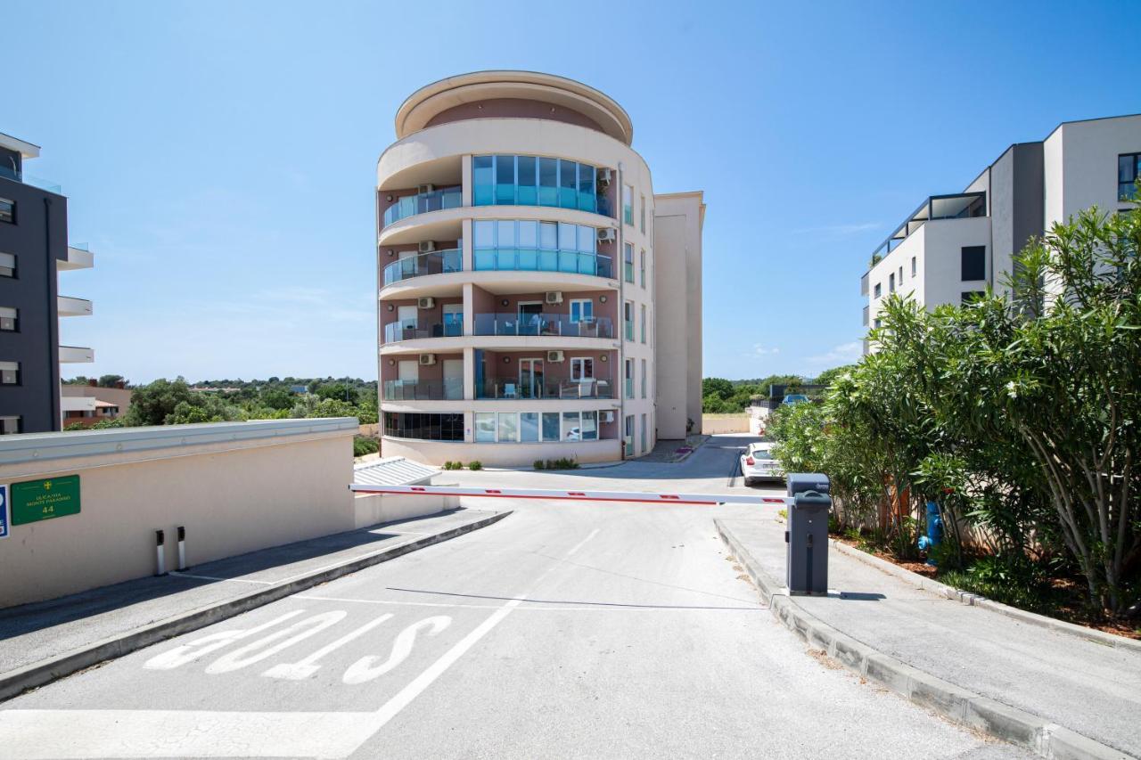 Monte Paradiso Sun Apartment Pula Bagian luar foto
