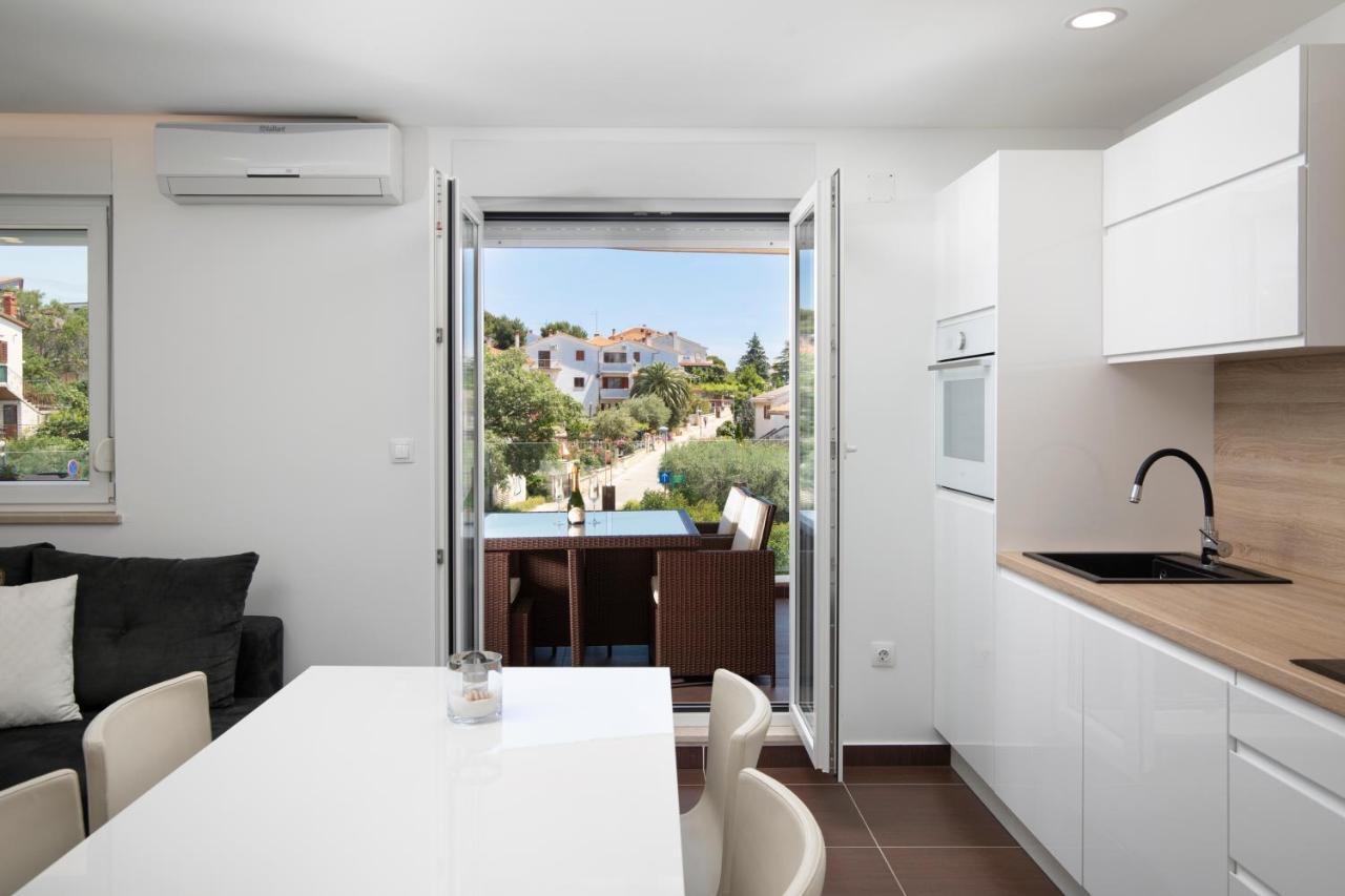 Monte Paradiso Sun Apartment Pula Bagian luar foto
